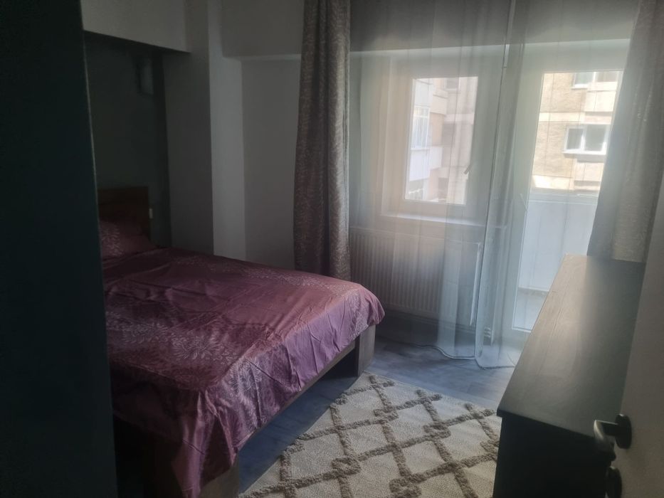 Inchiriez ap 2 camere decomandat et 1 centru