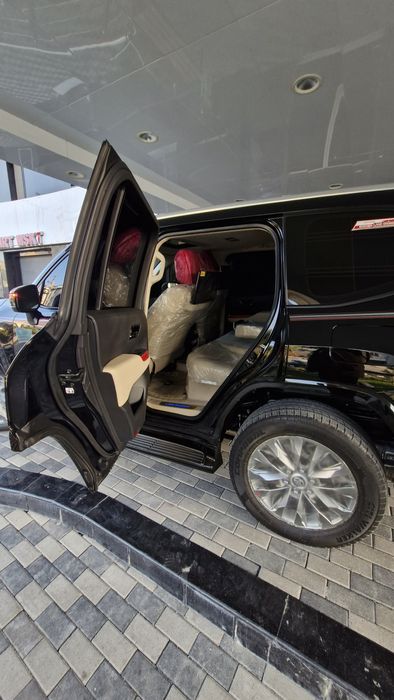 Toyofa Land Cruiser 300 VXGR 2024 yil японка  7 места фул пазитсия