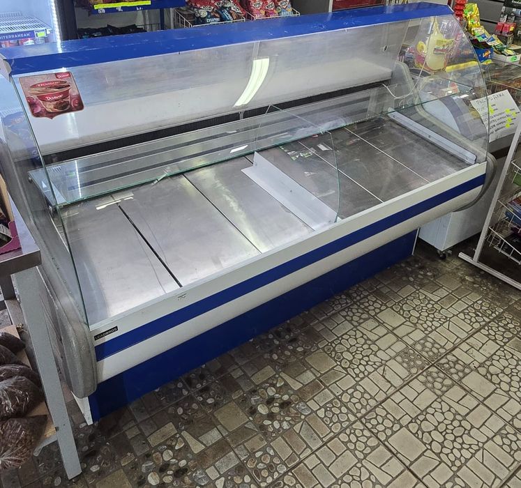 Продам витринный холодильник