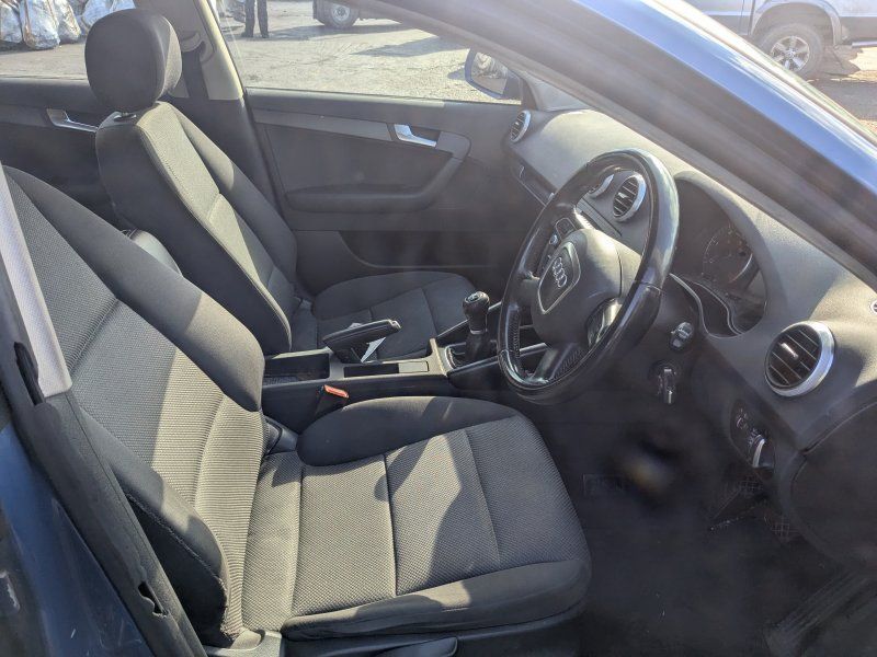 Dezmembrari / Dezmembrez Audi A3 Sportback (8PA) Facelift 2.0 TDI CFFB cutie viteze manuala cod culoare LX5V