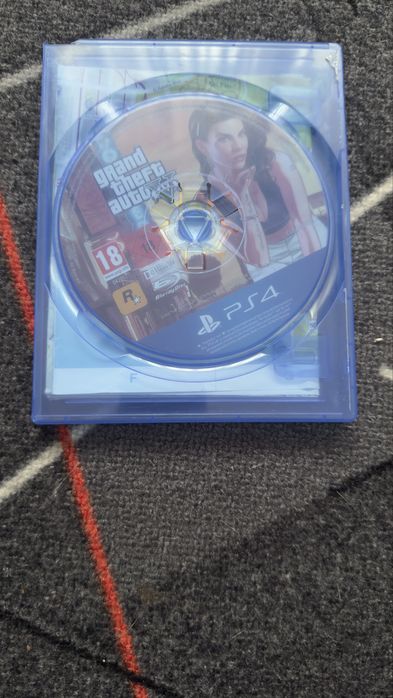 Ps4 pro 1 TB с 6 игри