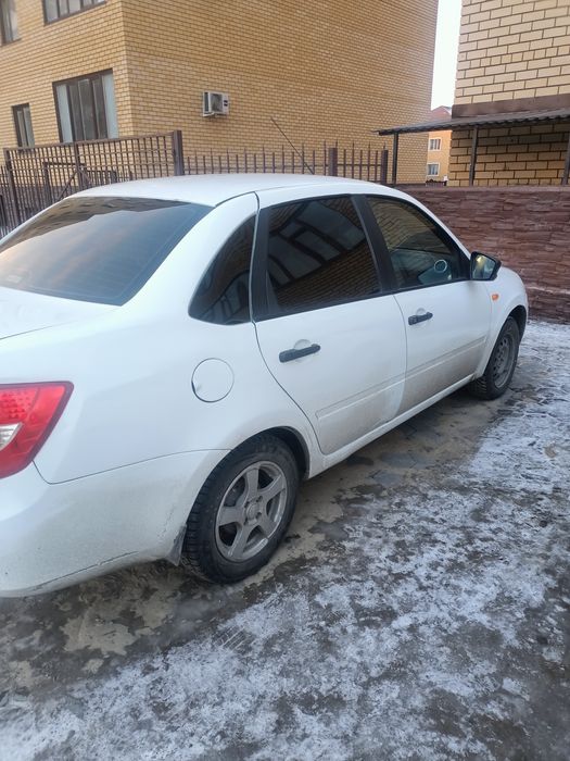 ВАЗ Лада гранта 2015 года