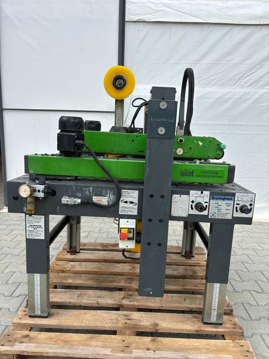 Машина за автоматично залепване на кашони с тиксо отгоре и отдолу