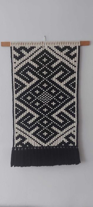 Decoratiune macrame pentru perete, motiv traditional romanesc