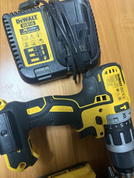 2 bormasini dewalt dcd796 o baterie plus incarcator