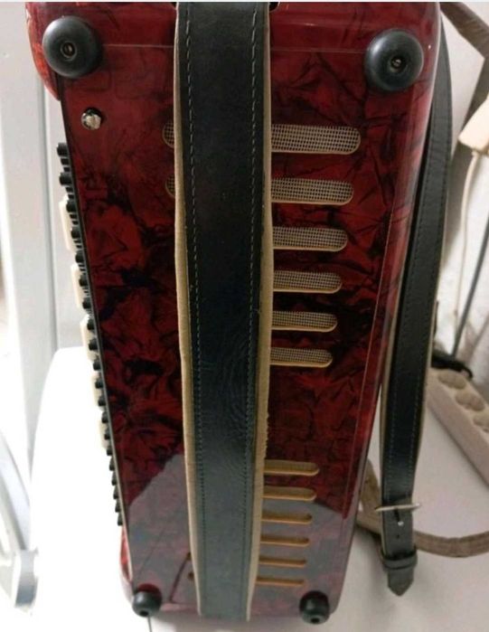 Vând acordeon Weltmeister cu 120 de bași