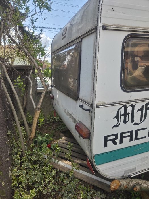 Каравана без документи