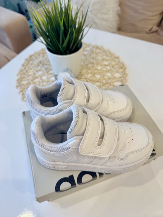 Бели детски маратонки/кецове