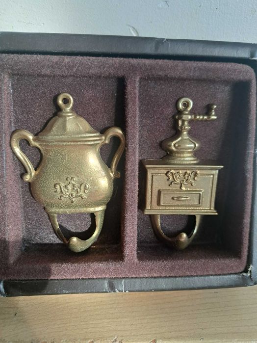 Cuiere decorative vintange din alamă solidă