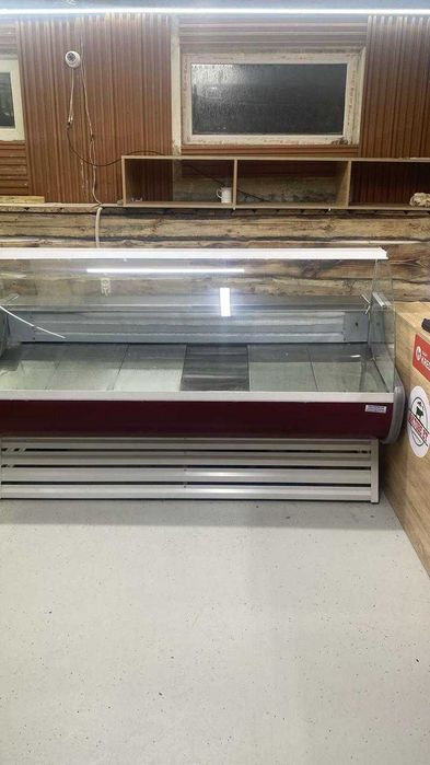 Продам витринный холодильник 2 м.
