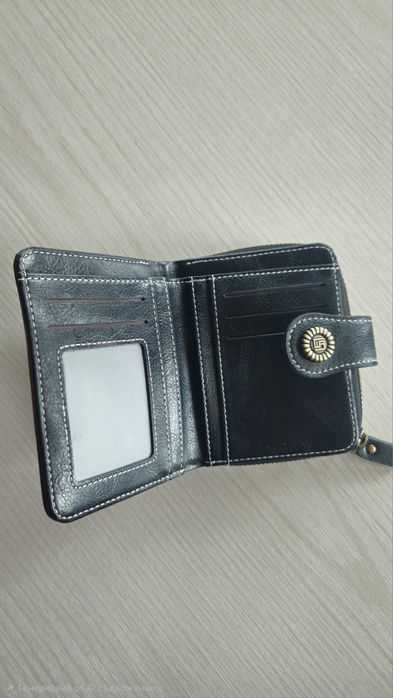 Дамски кожен портфейл