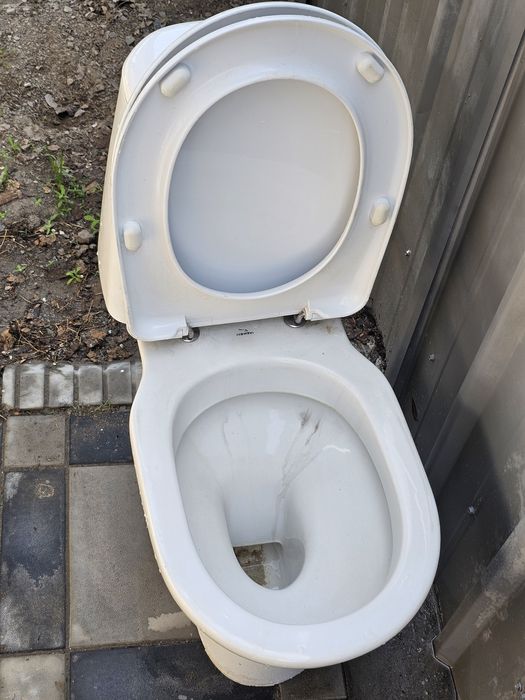 Унитаз продаётся