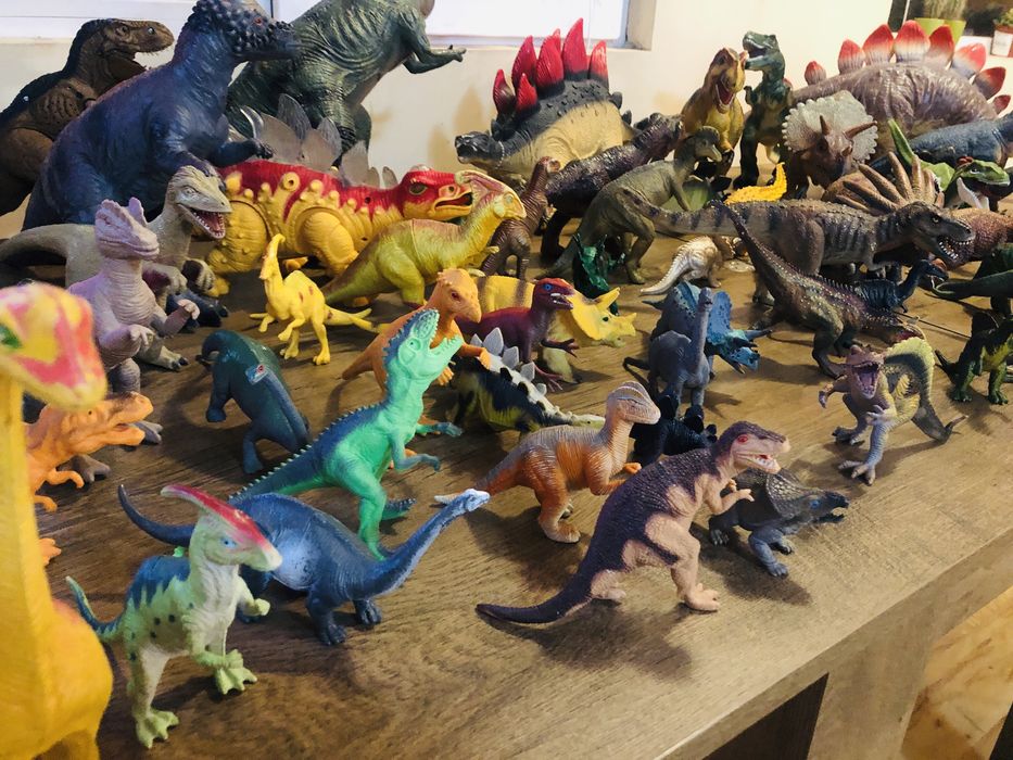 Лот Динозавти.