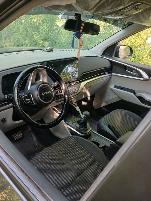 Kia carens 1 pozitsiya