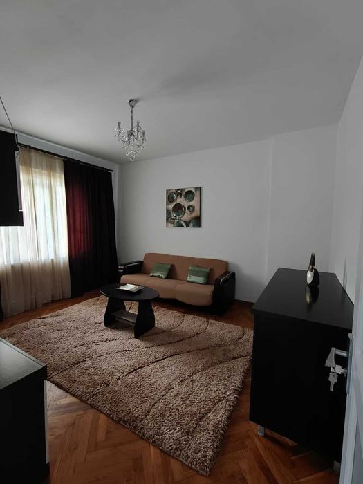 Inchiriez apartament