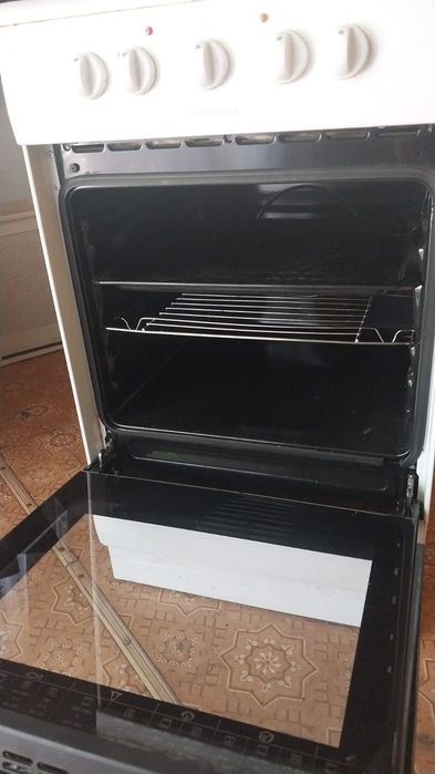 Продам стеклокерамическую плиту Hansa