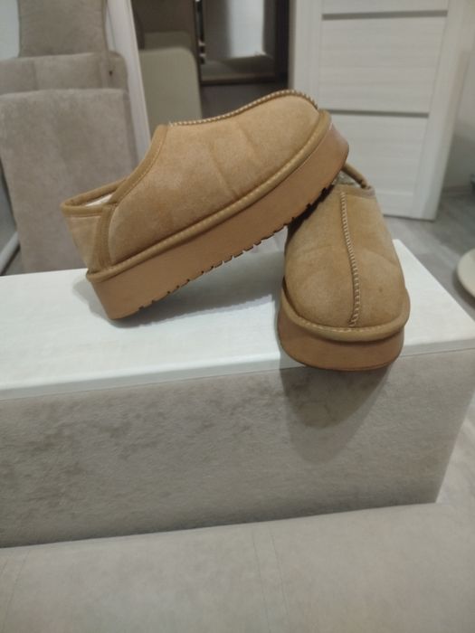 Женские,коричневые угги.