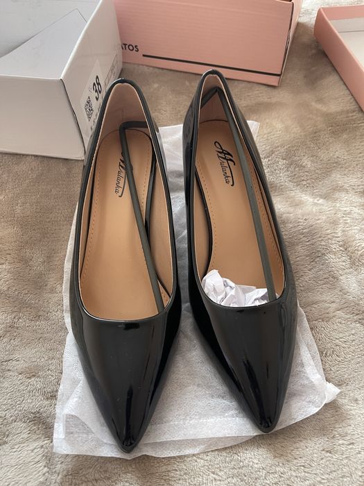 Pantofi noi marimea 38