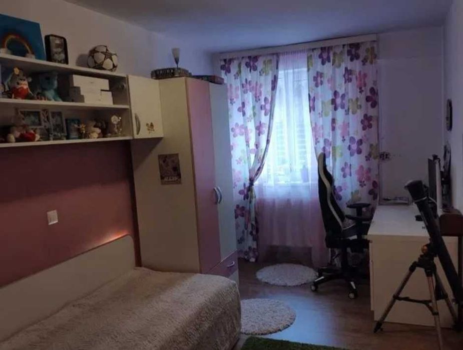 Дава се под наем Тристаен апартамент в Пловдив, Център - 80 кв.м за 244.8 € - Снимка #2