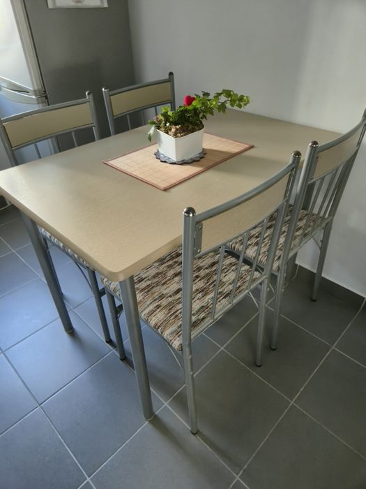 Masa bucătărie cu 4 scaune