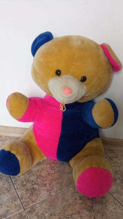 Голям плюшен мечок