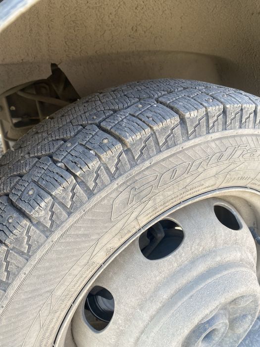 Продам шипованную резину на Газель