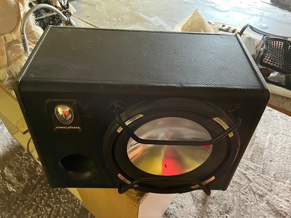 Продается савбуфер на машину