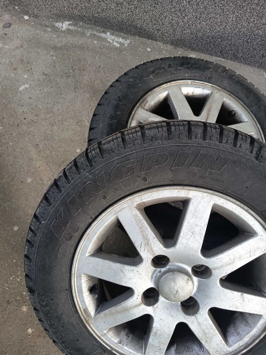 Vând cauciucuri cu tot cu jante 185/65/14