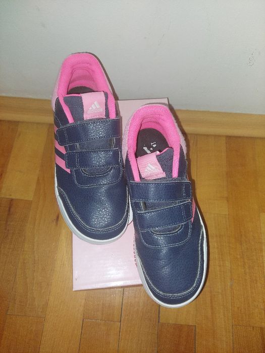 Adidas pentru fete