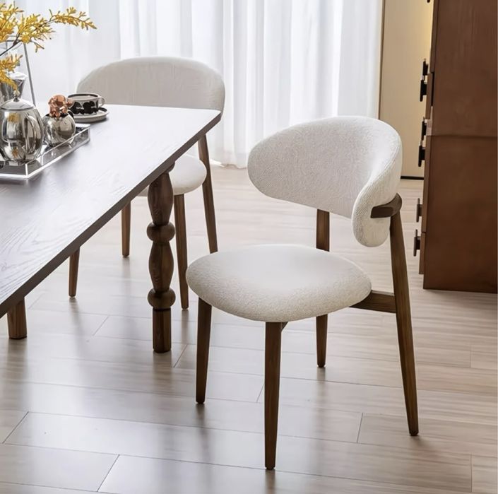 В продаже два стула