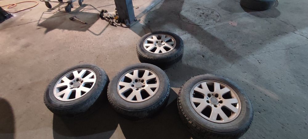 Vând jante aluminiu 205/65 R16C