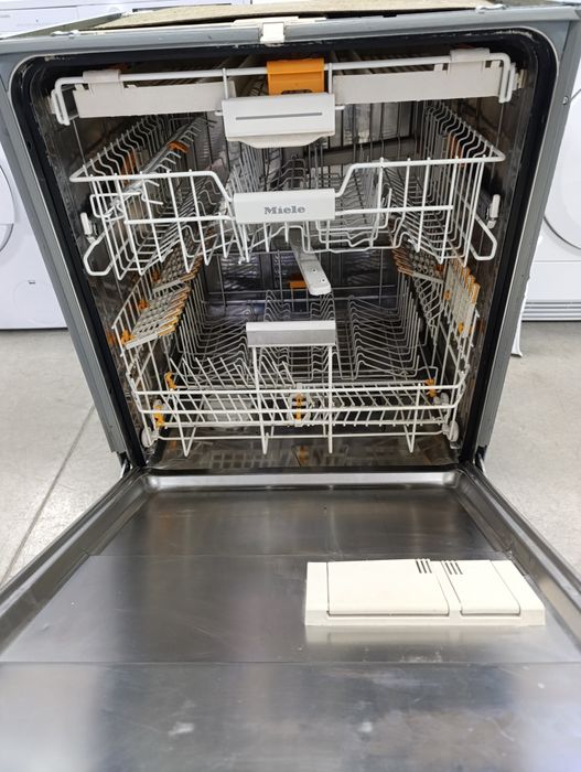 Съдомиялна MIELE  XXL за пълно вграждане