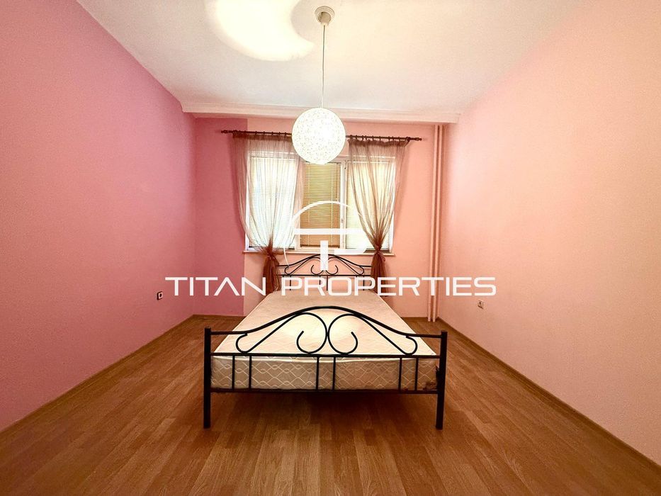 Тристаен апартамент за продажба в Център