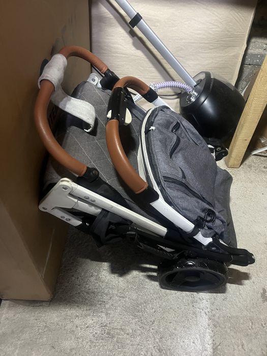 Продам коляску б/у  , легко собирается