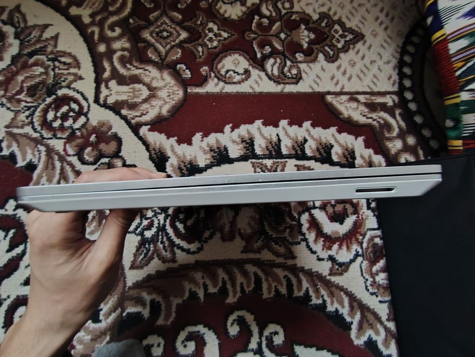 Microsoft SURFACE laptop go