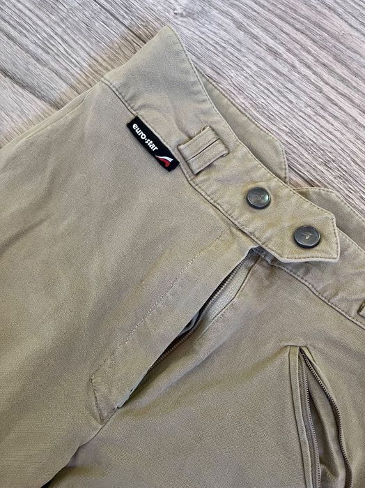 Бричове за езда, различни цветове