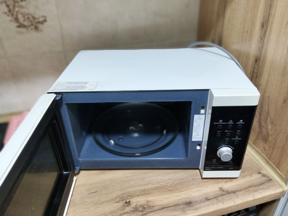 Продам Микроволновку Samsung