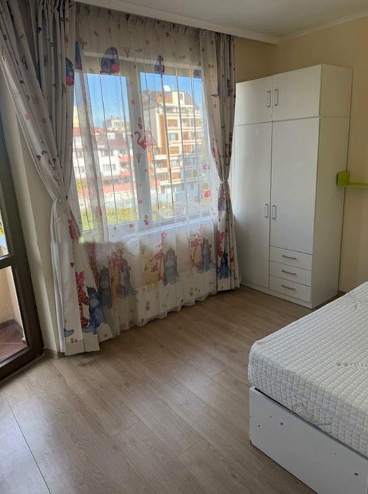 Тристаен, под наем, ж.к Сухата река