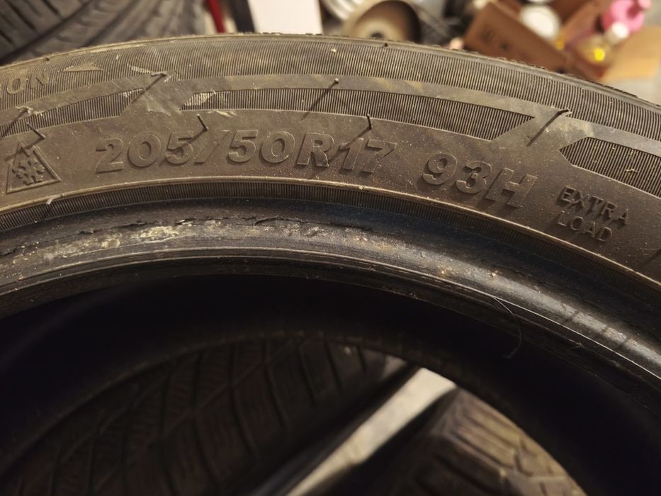 Гуми зимни  205/50/17