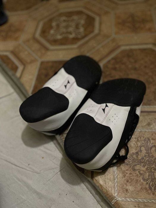 Обувь спортивная