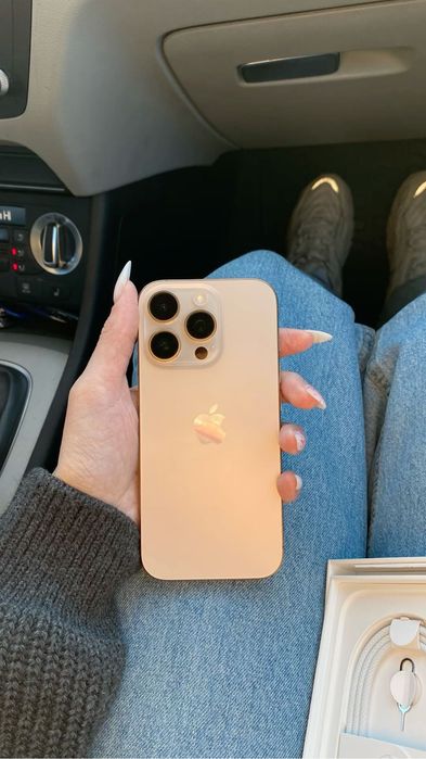 Iphone 16 pro gold