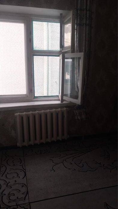Қала орталығынан 3 қабаттан 2 бөлмелі пәтер сатылады