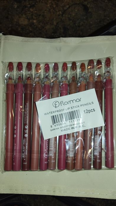 Flormar Matte помада-карандаш 12 оттенков
