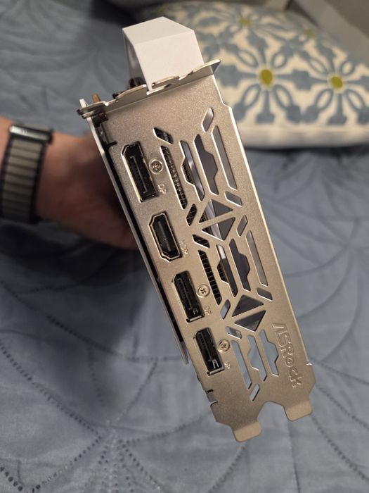 ASRock Radeon rx6600 8gb в гаранция