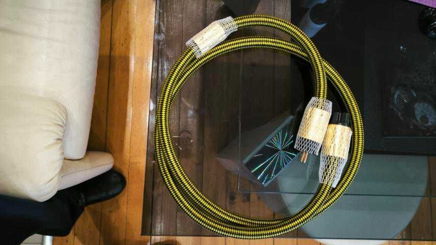 Продавам захранващ Hi-Fi кабел YYTCG