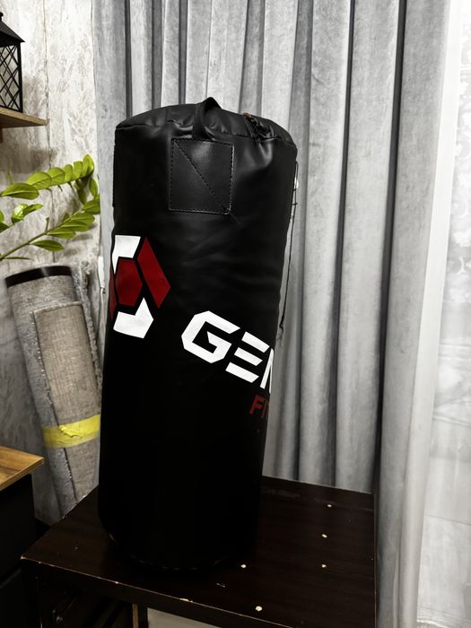 Кожаная груда от General вмести с перчатками UFC