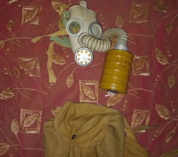 продам детский противогаз " дп 6м"