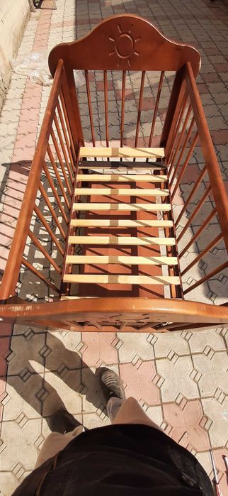 Детская манежка с маятником