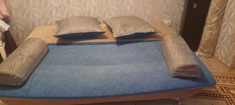 Диван сатылады  созылмалы