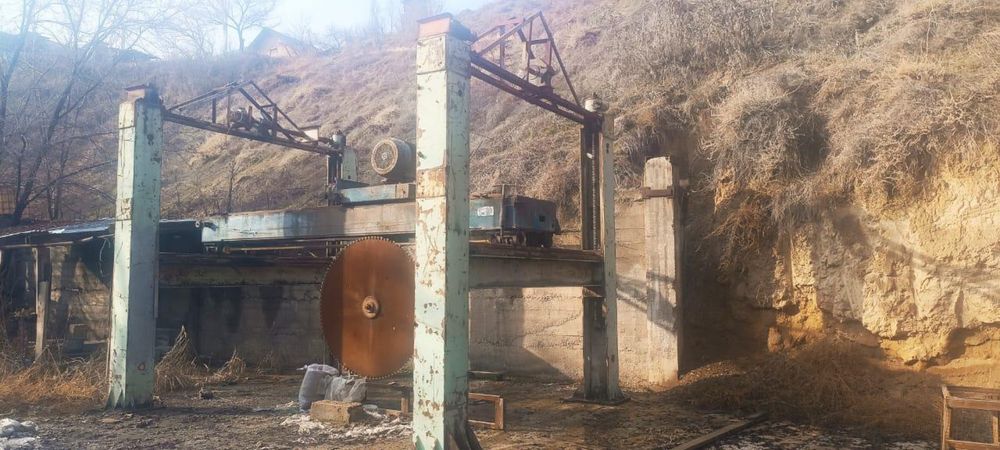 Станок распиловочный по камню